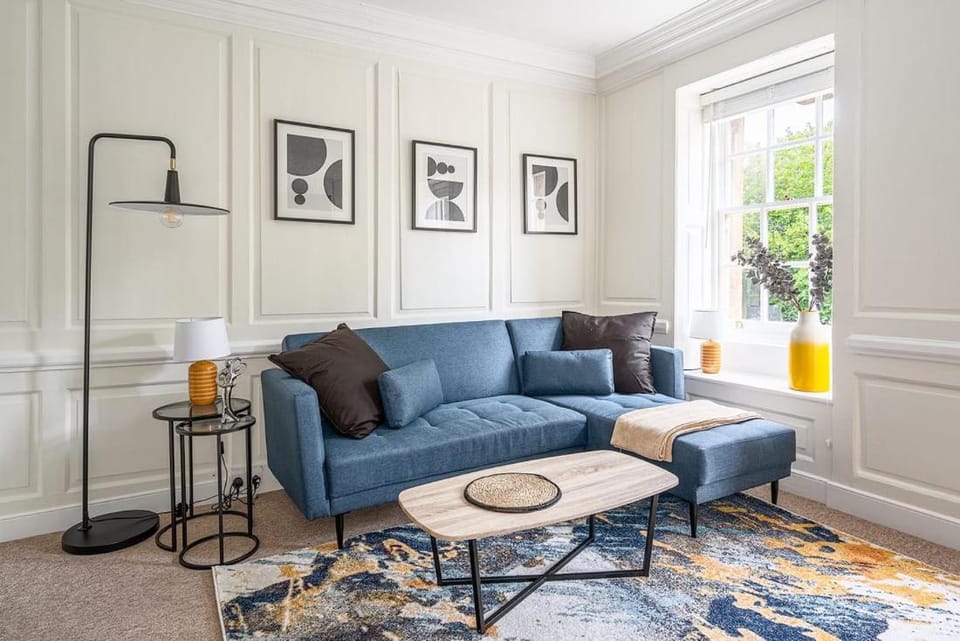 Stunning 3 Bedroom Period City Centre Apartment Apartment in Bath