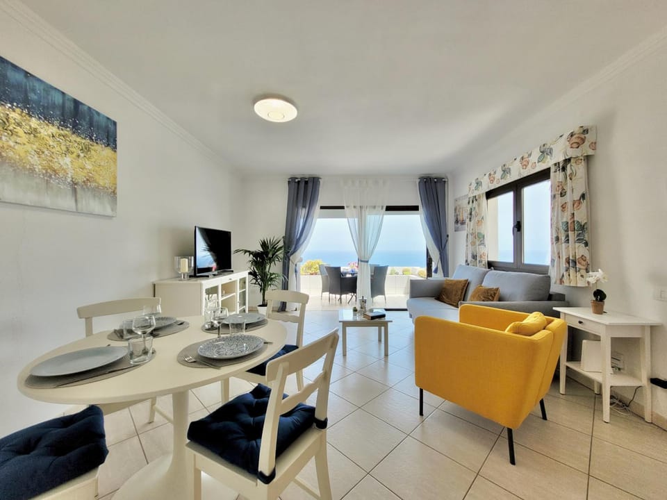 TV and multimedia, Living room, Dining area