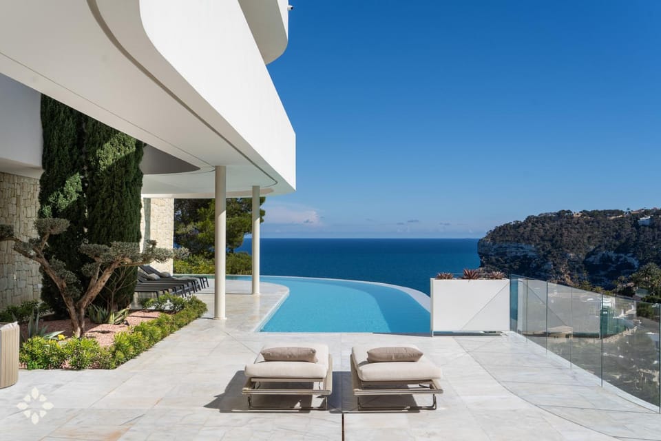 Property building, Patio, Day, Natural landscape, View (from property/room), Balcony/Terrace, Mountain view, Pool view, Sea view, Swimming pool, sunbed