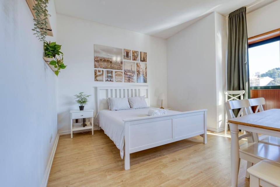 Travel and Live Faria Guimarães Apartment in Porto