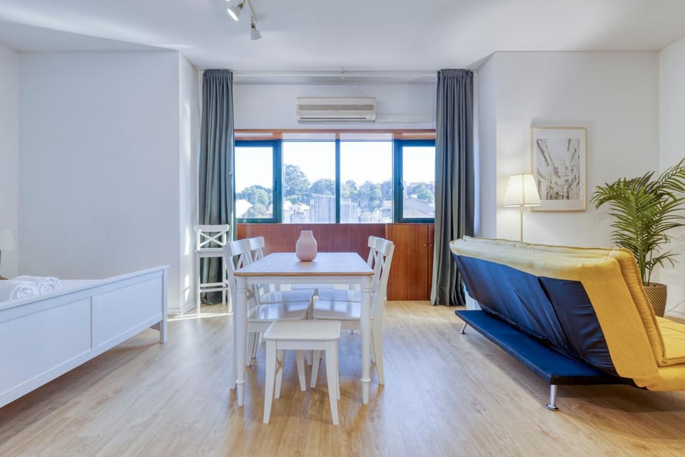 Travel and Live Faria Guimarães Apartment in Porto