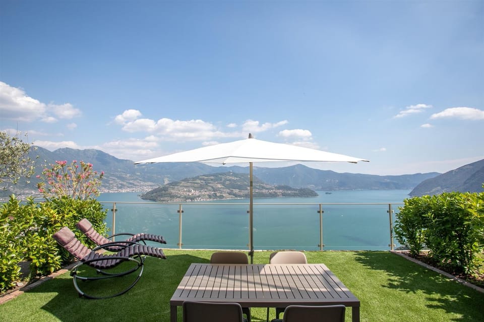 Balcony/Terrace, Lake view, Mountain view
