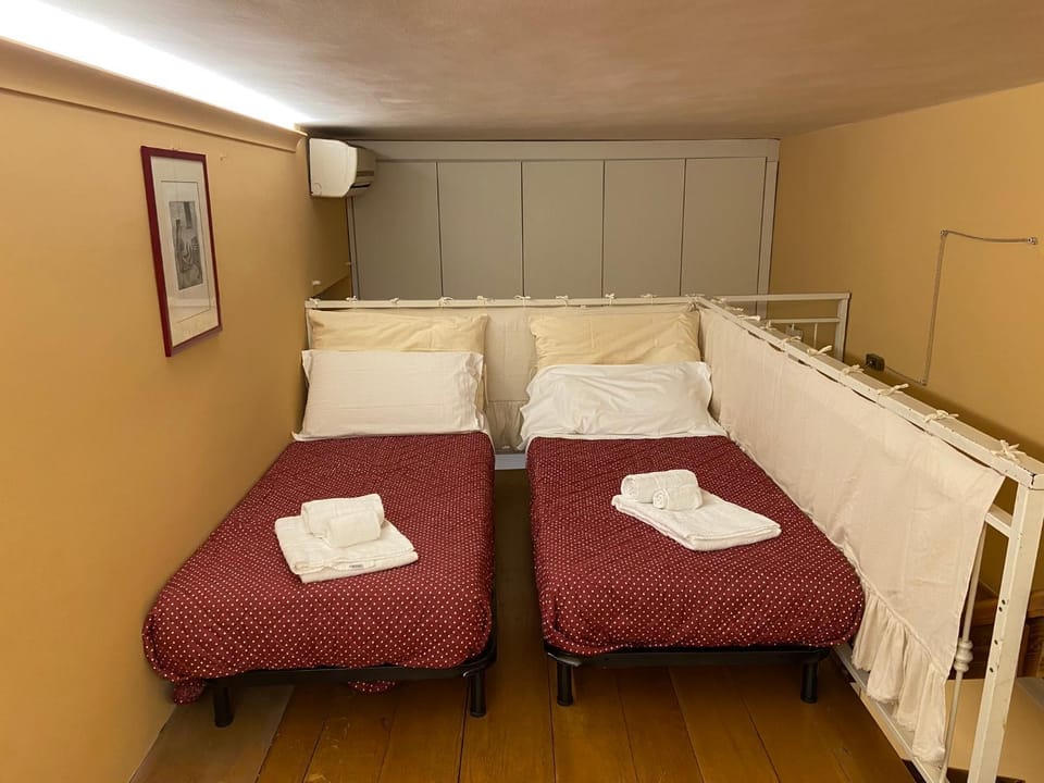 Bed, towels, air conditioner