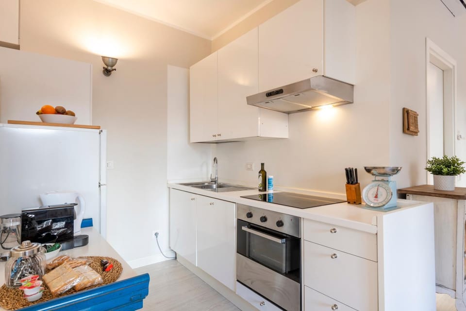 Kitchen or kitchenette, oven, stove