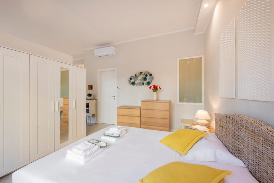 Bed, Photo of the whole room, Bedroom, towels, wardrobe, air conditioner