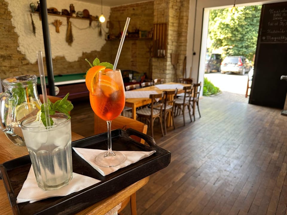 Lounge or bar, Drinks