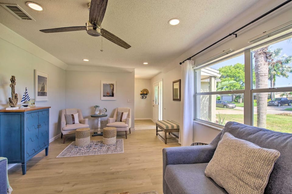 Quiet Satellite Beach Home w/ Lanai, Walk to Beach House in Indian Harbour Beach