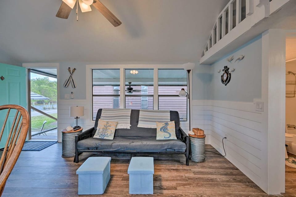 Everglades City Cabin: Dock & Heated Pool! Cabin in Everglades City
