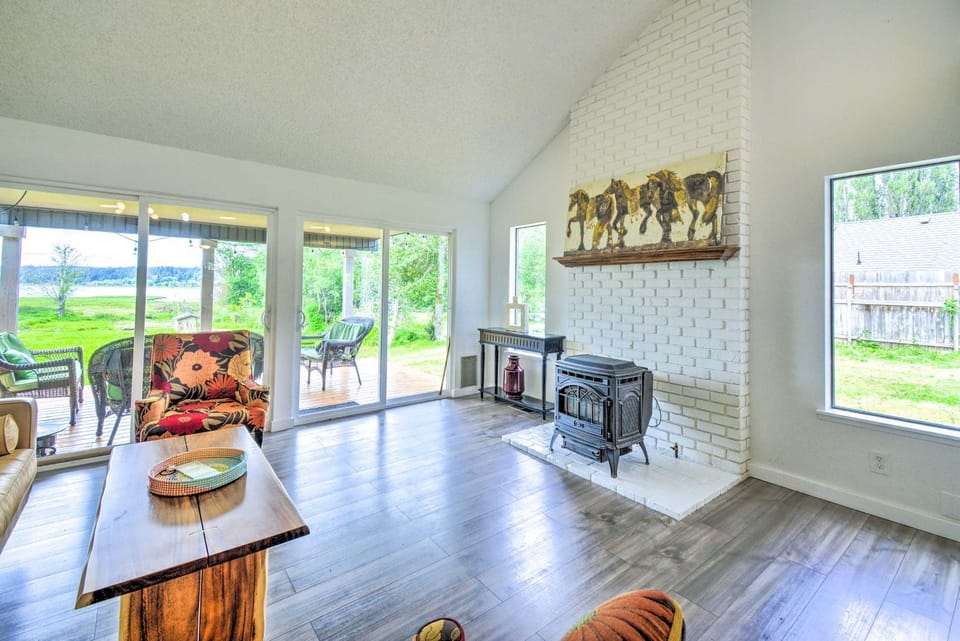 Stunning Hood Canal Getaway w/ Private Deck! House in Hood Canal