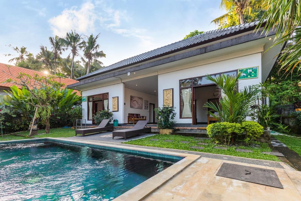 Property building, Facade/entrance, Swimming pool