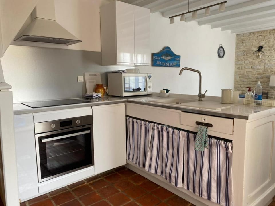 Coffee/tea facilities, Kitchen or kitchenette, dishwasher, minibar, stove, toaster