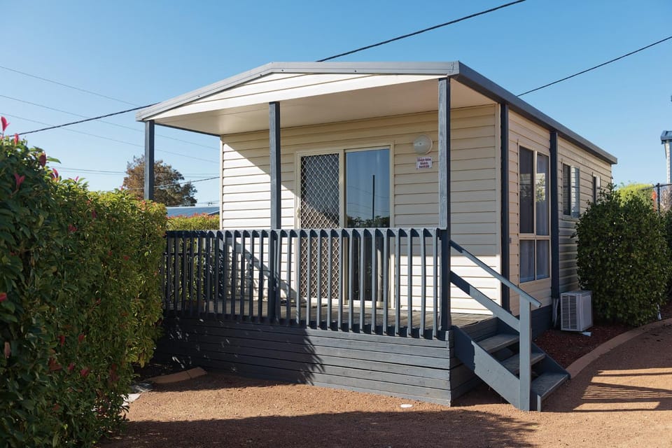 Property building, Patio, Facade/entrance