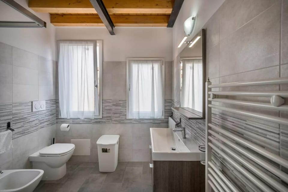 Toilet, Bathroom, bidet, towels
