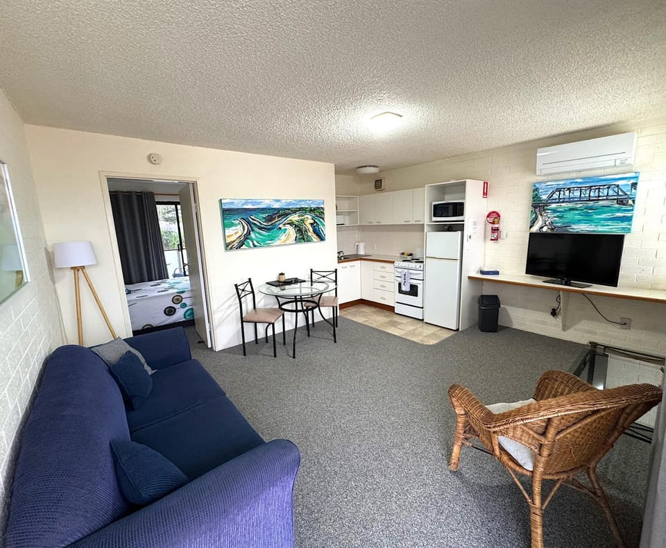 TV and multimedia, Kitchen or kitchenette, Living room, Dining area