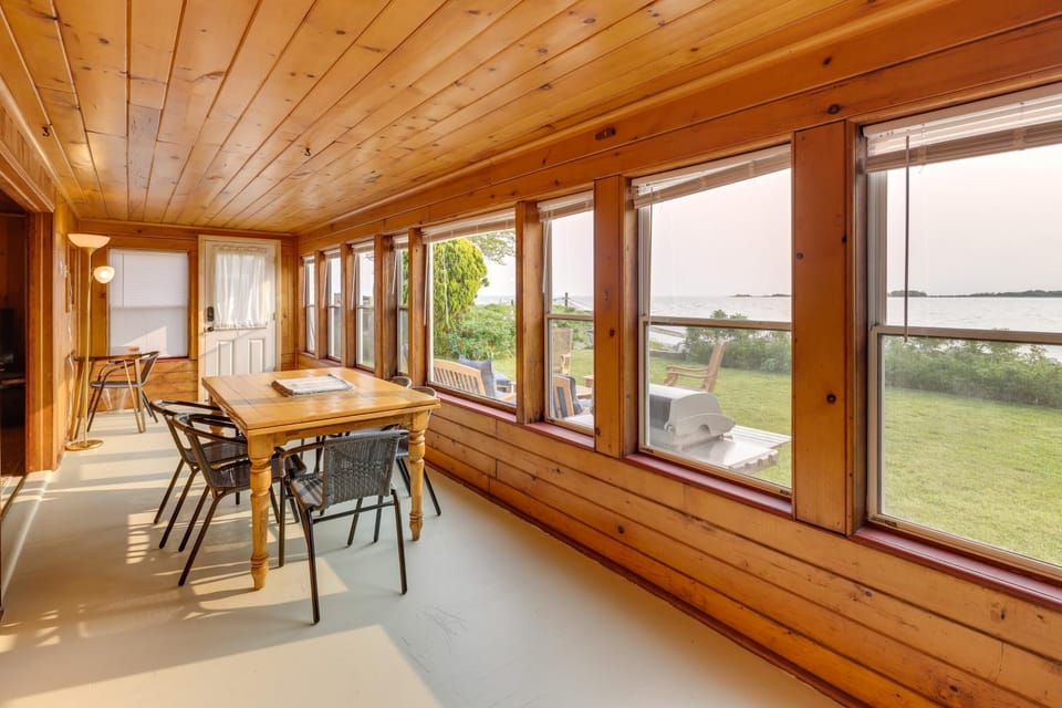 Waterfront Cottage w/ Sunroom + Patio & Grill House in Clinton