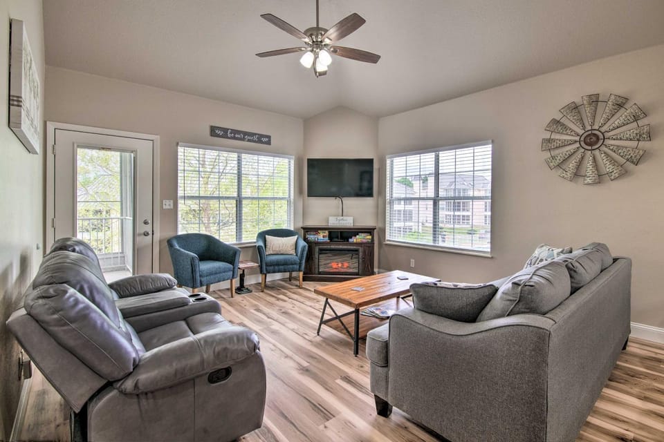 Cozy + Deluxe Branson Condo w/ Covered Balcony House in Branson
