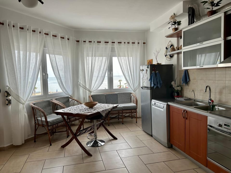 Kitchen or kitchenette, Dining area, dishwasher, oven, stove