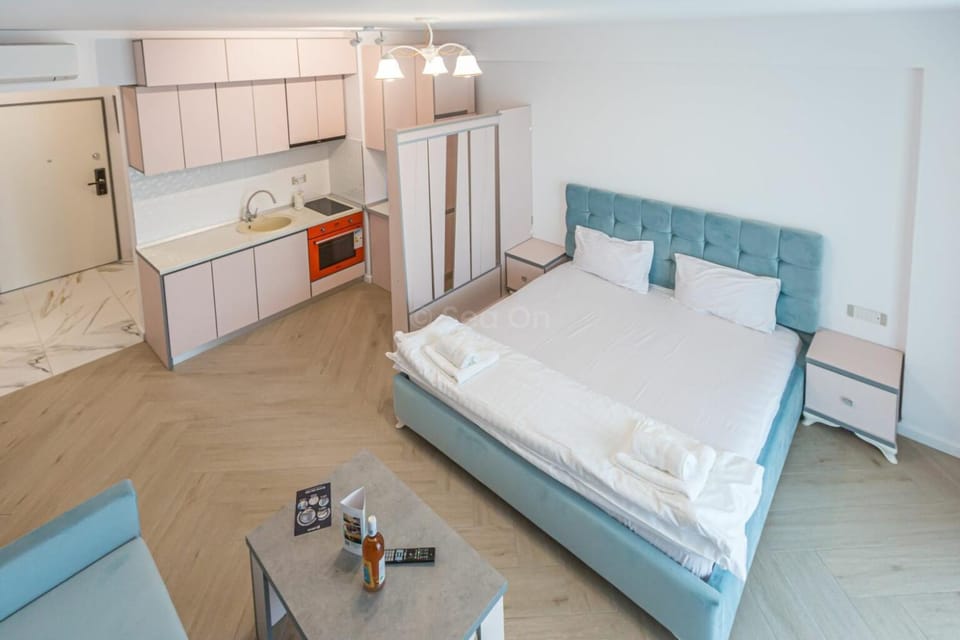 Kitchen or kitchenette, Bedroom