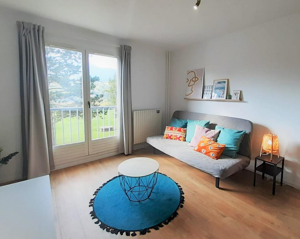 Living room, Photo of the whole room