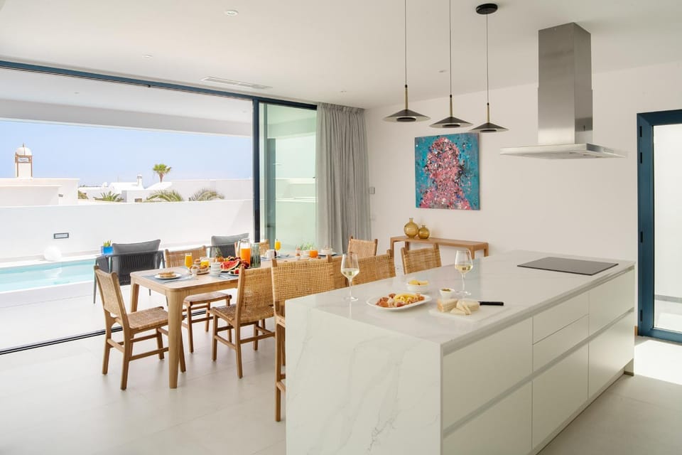 Dining area, kitchen