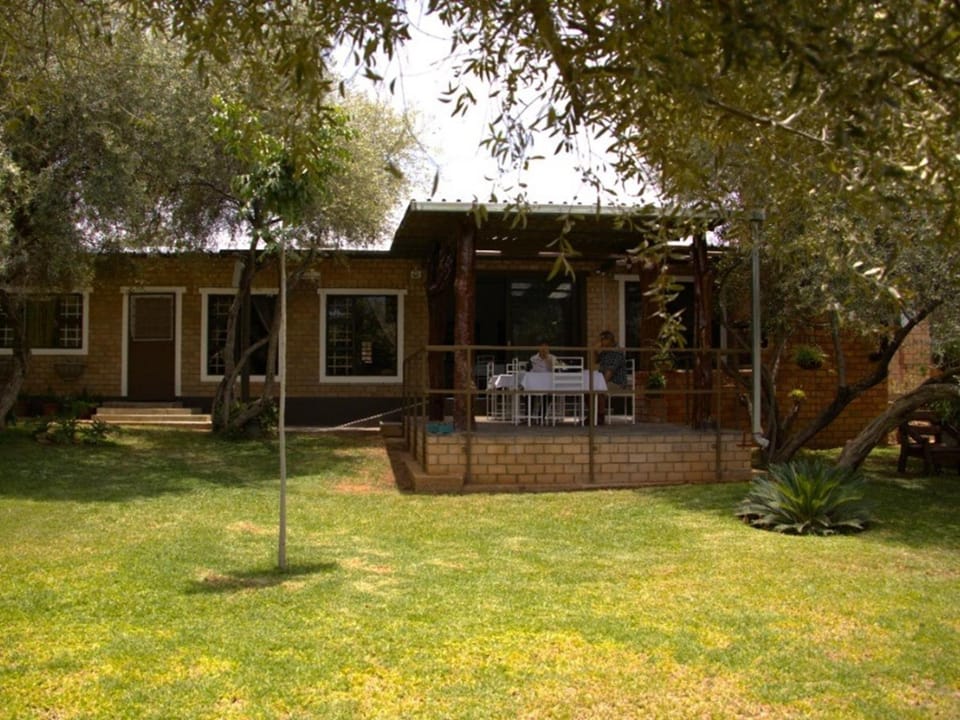 Property building, Patio, Spring, Day, Natural landscape, Garden, Garden view