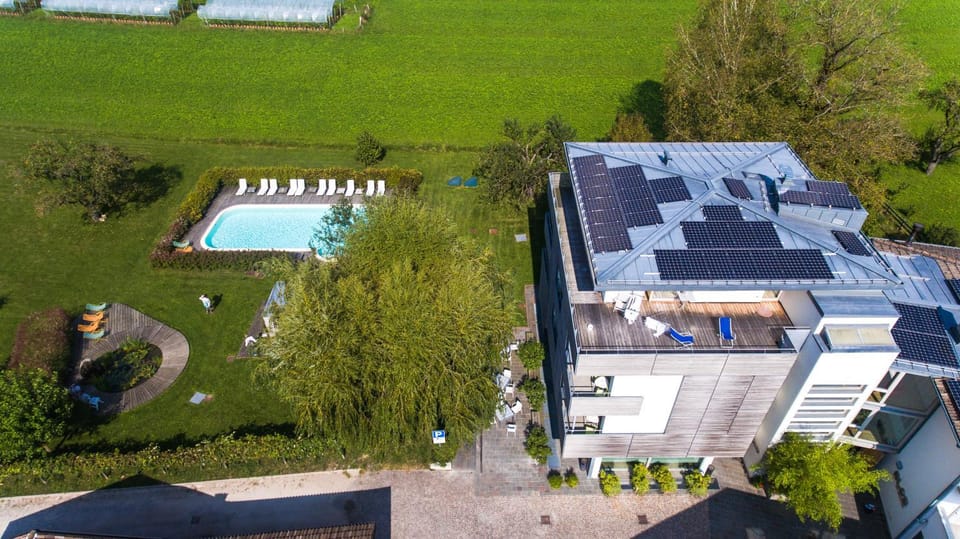Property building, Bird's eye view, Garden, Swimming pool