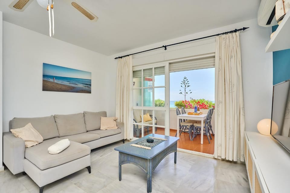 Seafront Garden and Sea views Apartment in Río de Torrox