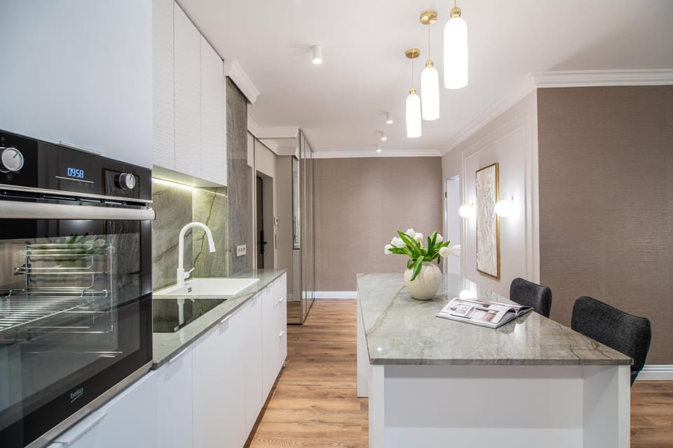 Kitchen or kitchenette, Dining area