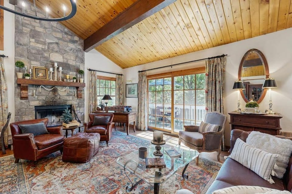 Treetop Cottage House in Running Springs