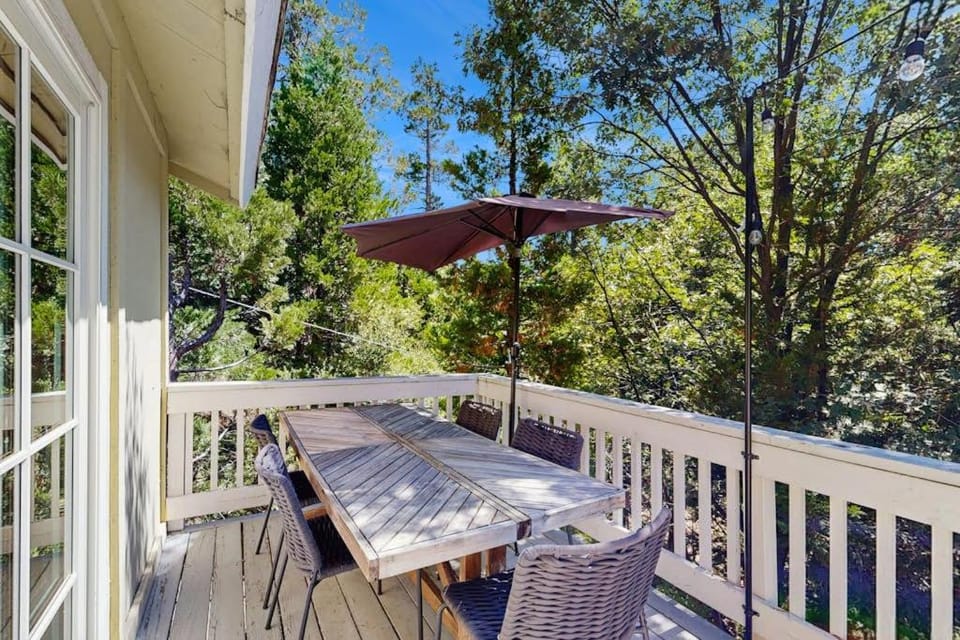 Treetop Cottage House in Running Springs