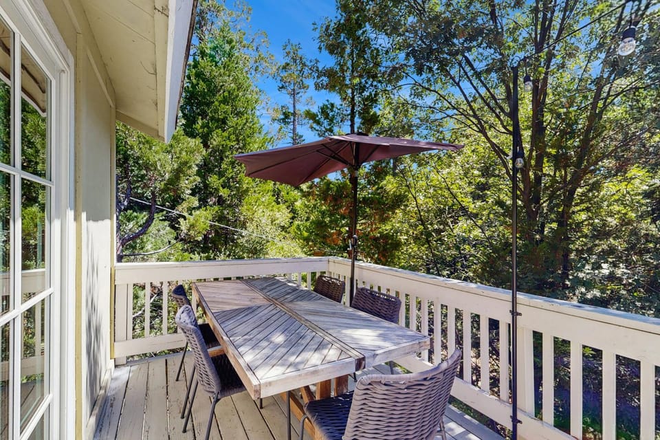 Treetop Cottage House in Running Springs