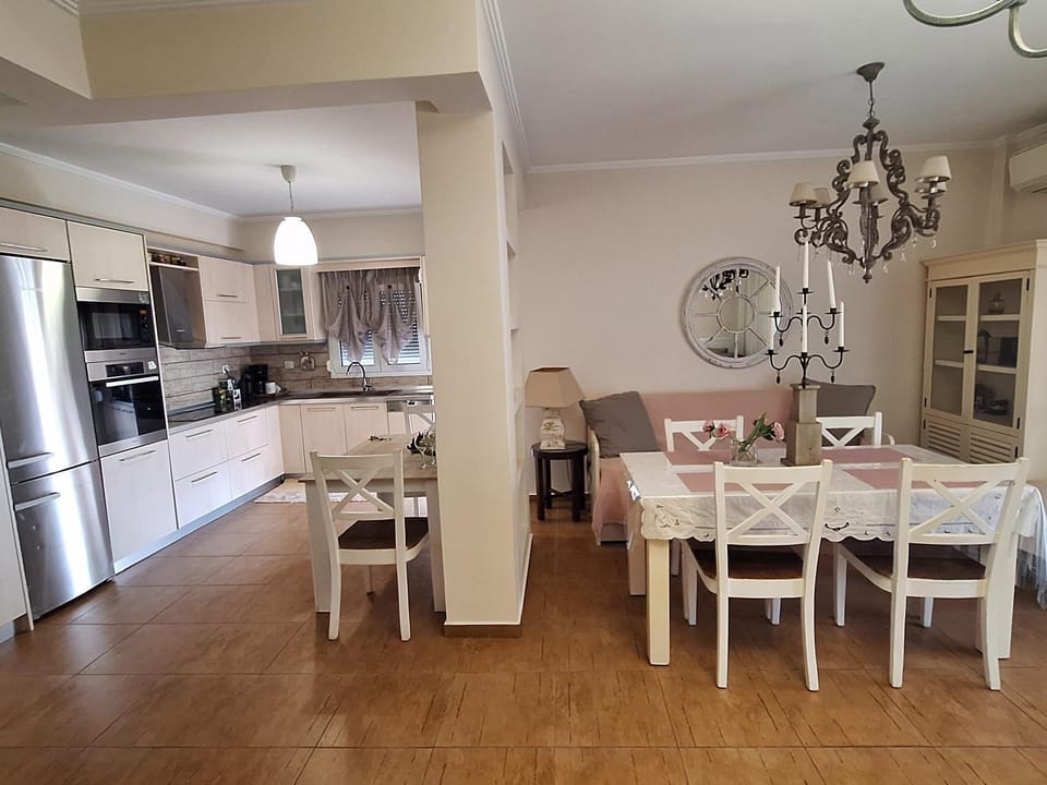 Kitchen or kitchenette, Dining area, dishwasher, oven, stove