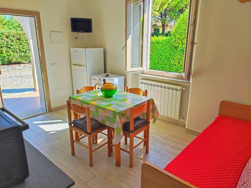 Living room, Dining area, Garden view