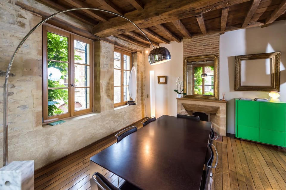 Seating area, Dining area