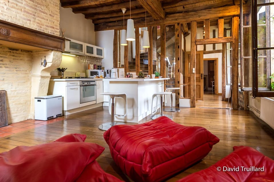 Kitchen or kitchenette, Seating area, Dining area, minibar, pet friendly, stove