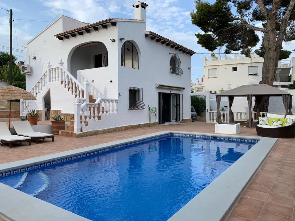 Property building, Swimming pool, Swimming pool