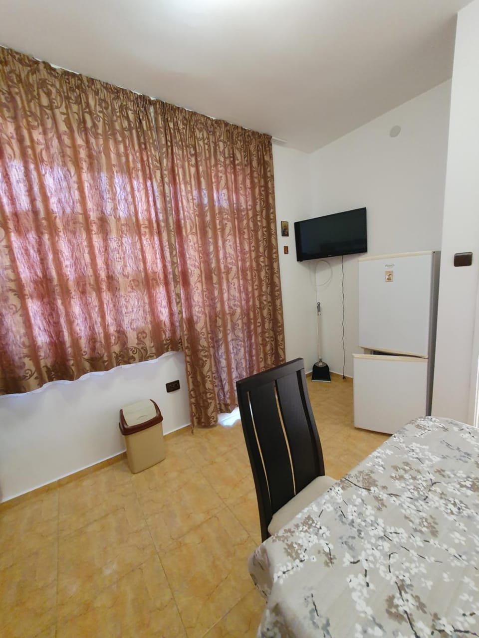 Communal lounge/ TV room, Living room, Seating area