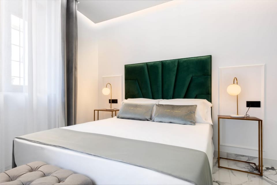Bed, View (from property/room), Photo of the whole room, Bedroom, City view, Quiet street view