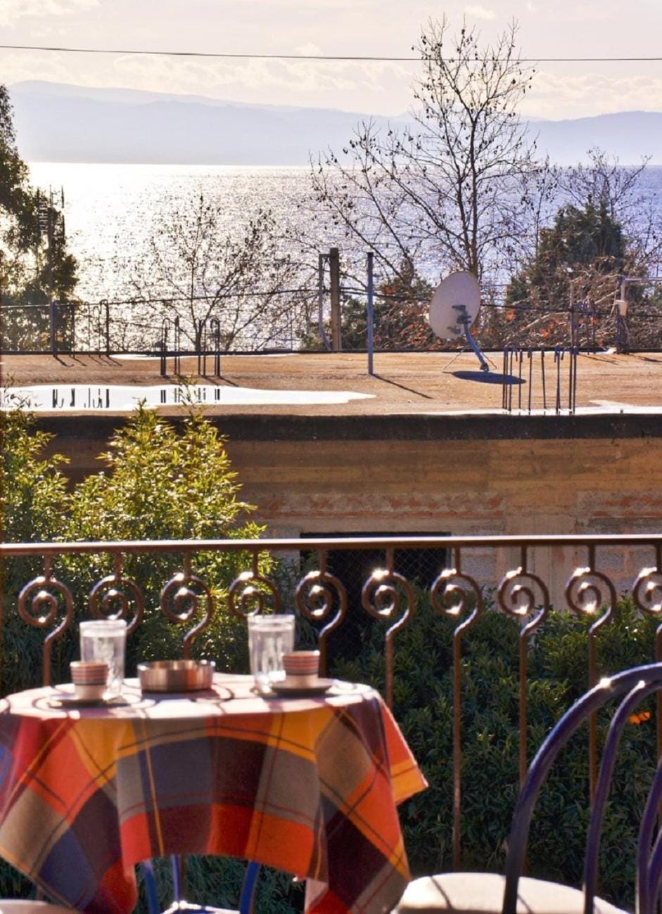Restaurant/places to eat, Balcony/Terrace