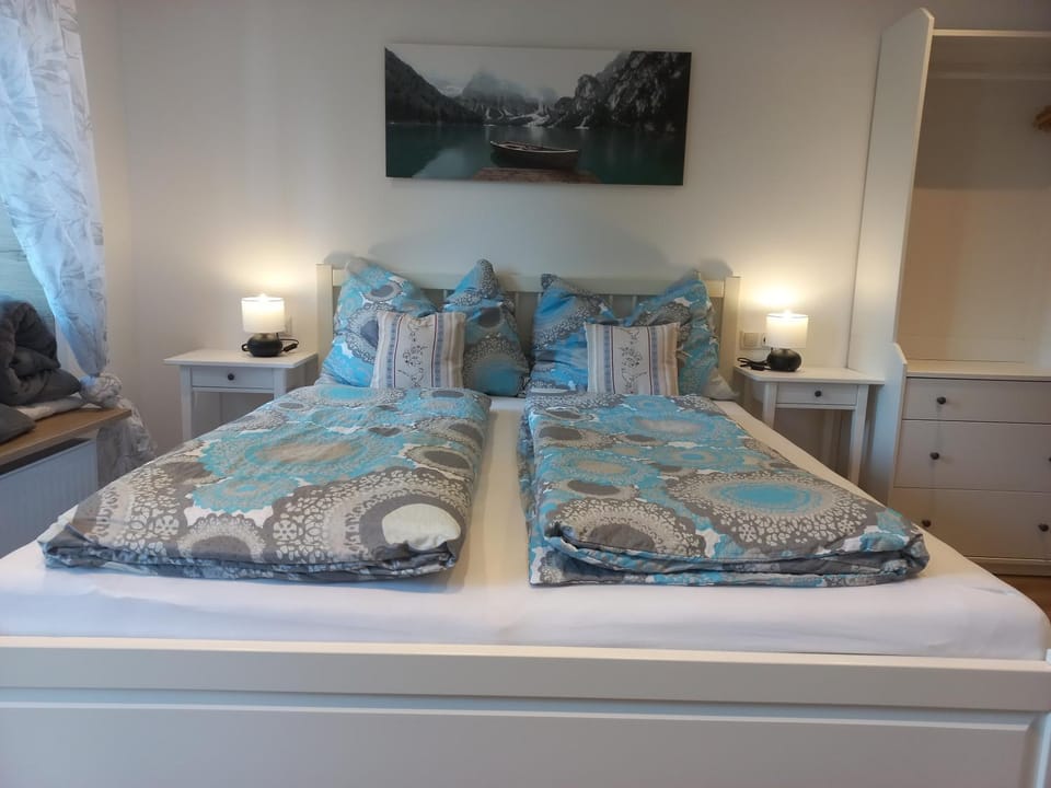 Bed, Photo of the whole room
