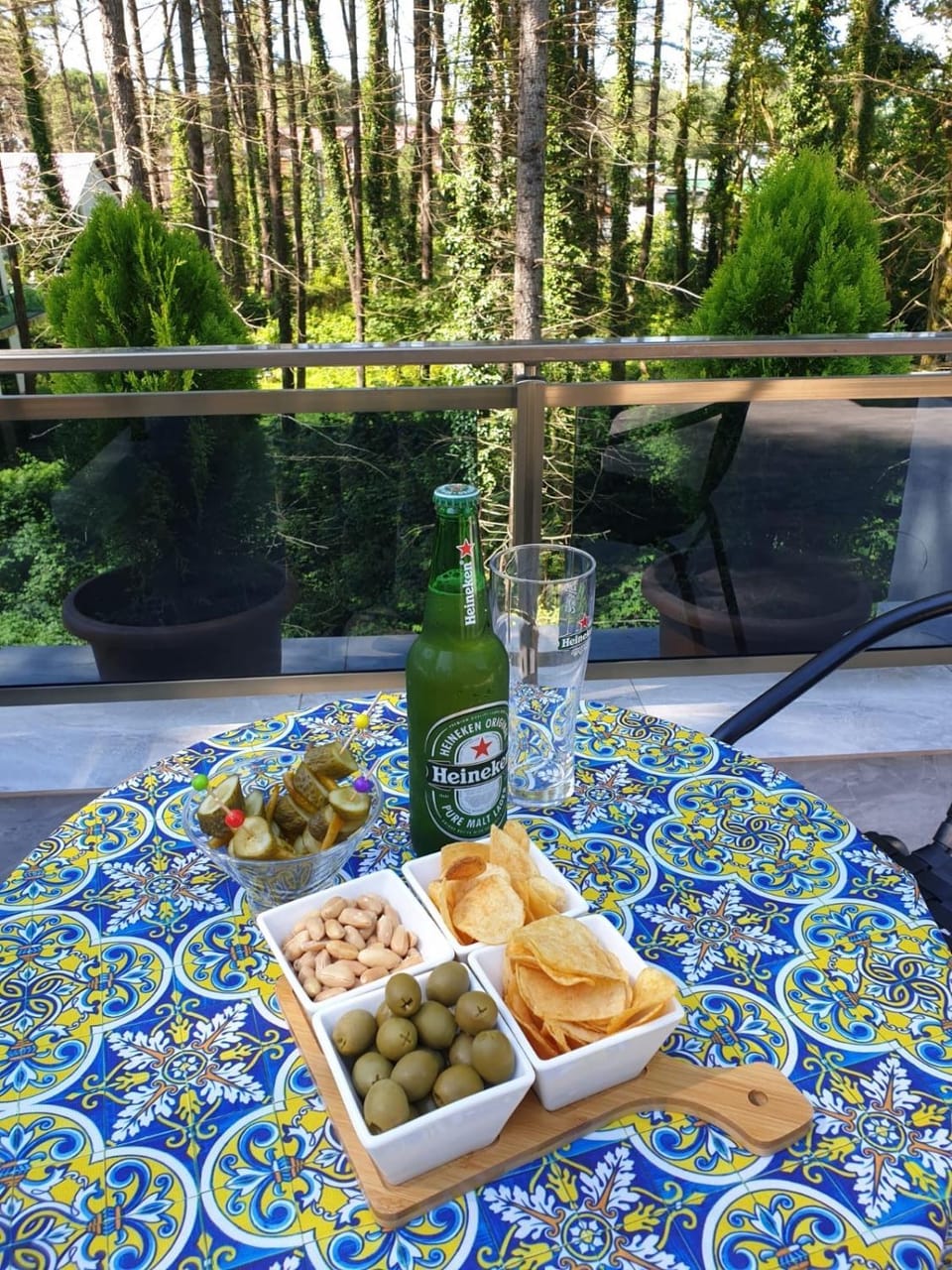 Balcony/Terrace, Food and drinks