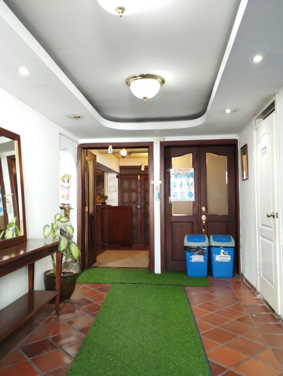 Facade/entrance