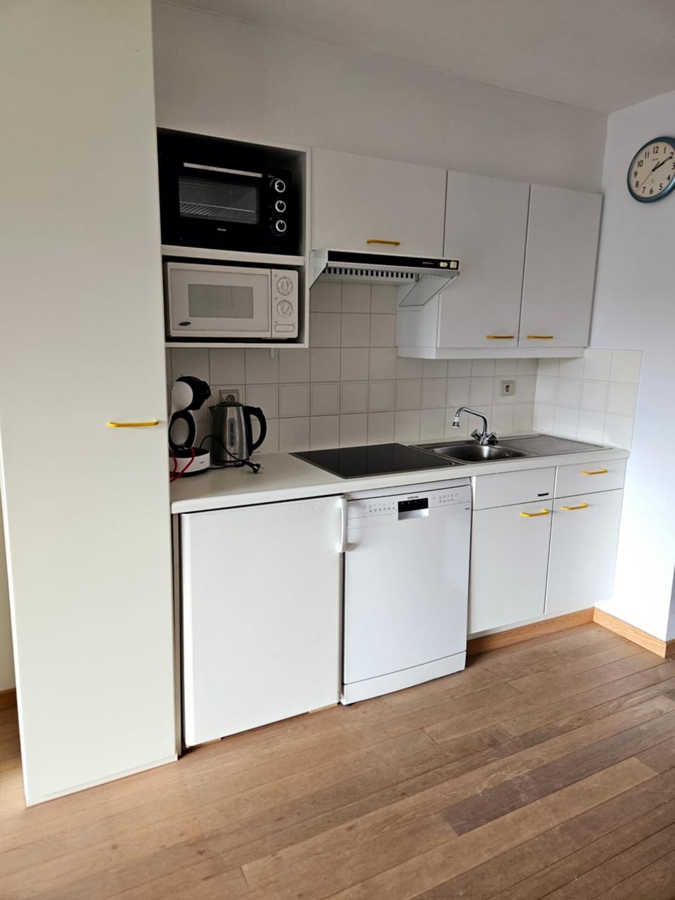 Kitchen or kitchenette, dishwasher, oven, stove