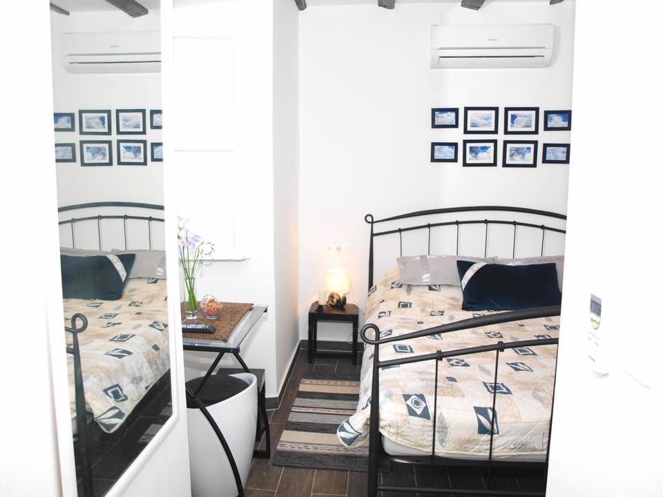 Decorative detail, Bedroom