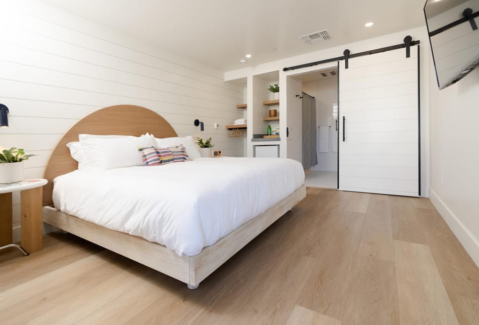 TV and multimedia, Photo of the whole room, Bedroom