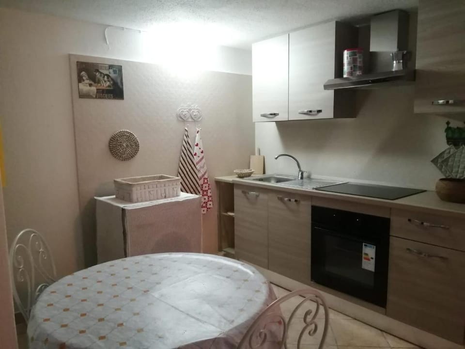 Kitchen or kitchenette, pet friendly, stove