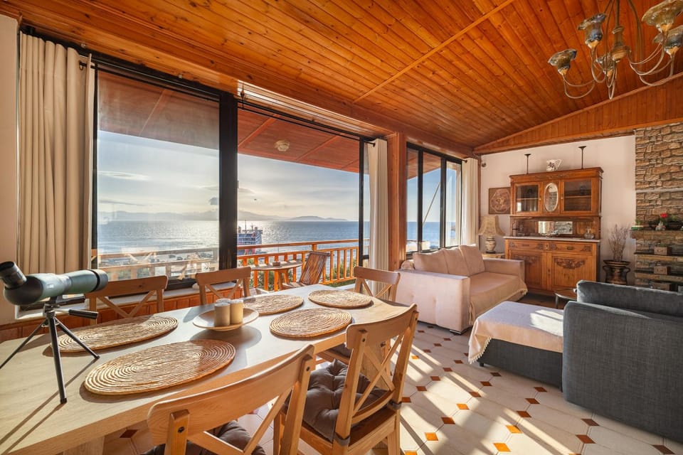 Living room, Dining area, Sea view