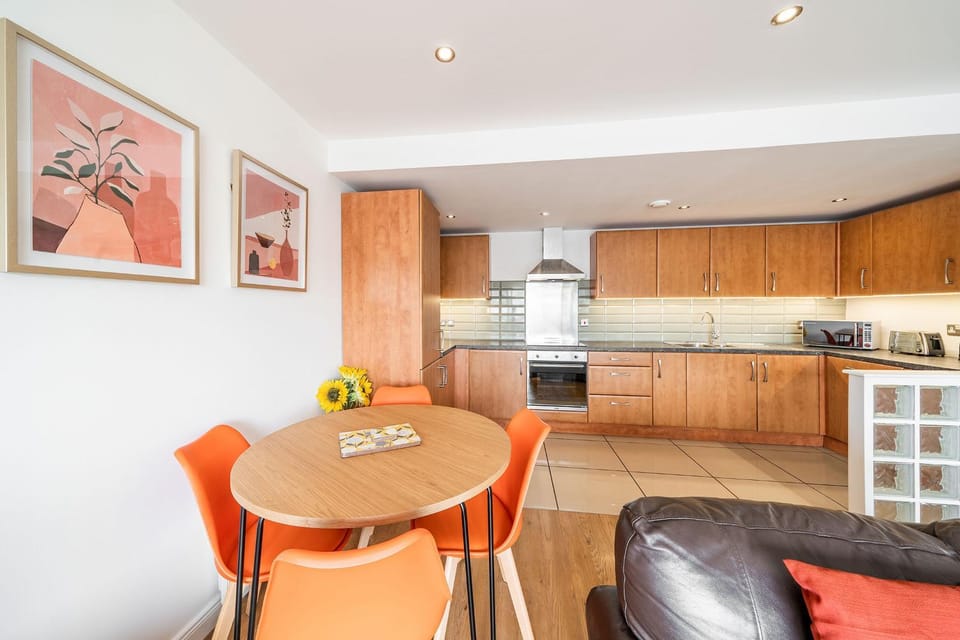 Kitchen or kitchenette, Living room, Seating area, Dining area