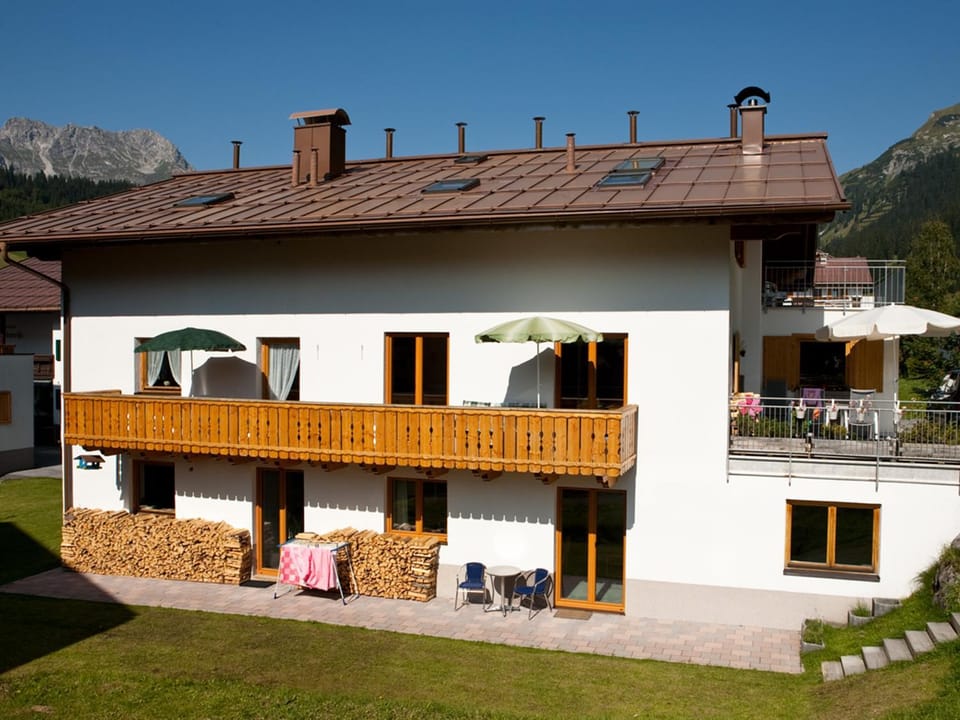 Property building, Day