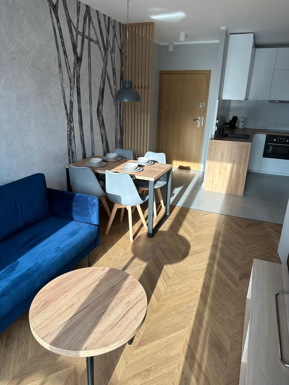 Facade/entrance, Dining area